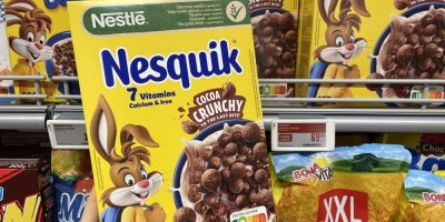 Snídaňové cereálie Nesquik v produktovém obalu