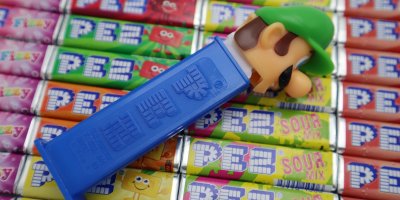 PEZ dávkovač na bonbony s postavičkou