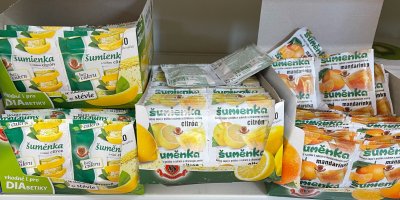 Šuměnka v regálu supermarketu