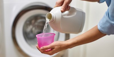 Nalévání pracího gelu