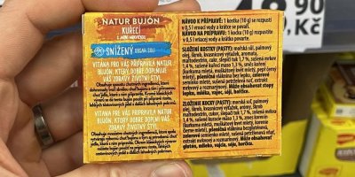 Zadní strana kuřecího bujónu