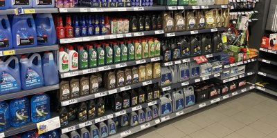 Motorové oleje v supermarketu