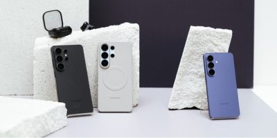 Mobilní telefony Samsung ve třech barevných variantách a bezdrátová sluchátka