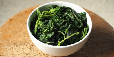 Mražený špenát v misce