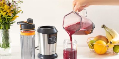 Sencor SBL 7570SS za 1 599 Kč umožňuje během pár desítek sekund připravit ovocné nebo zeleninové koktejly, které se hodí jako rychlá svačina po pohybu. 