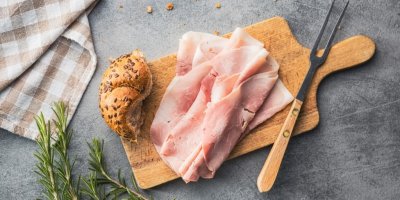 Šunka a kaiserka na prkénku