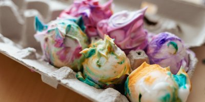 Vajíčka barvená pěnou