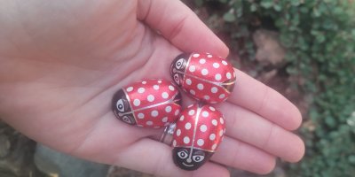 Čokoládové figurky v dlani