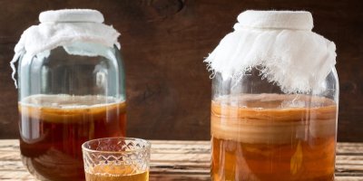 Sklenice s kombuchou