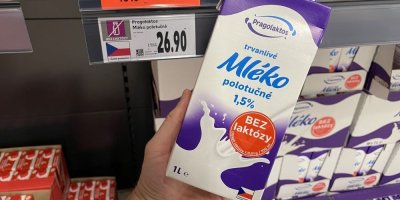 Trvanlivé mléko v supermarketu