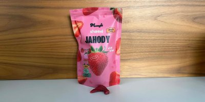 Mrazem sušené jahody v produktovém obalu