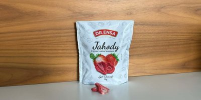 Mrazem sušené jahody v produktovém obalu