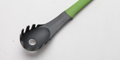 Naběračka s dírou