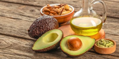 Avokádo, olivový olej a semínka