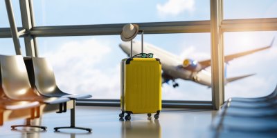 Cestovní kufr na letišti
