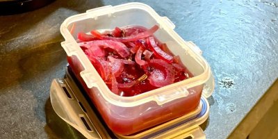 Nakládaná cibule v krabičce