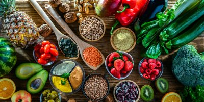 Zdravá strava bez přidaného cukru – ovoce, zelenina, luštěniny a celozrnné potraviny