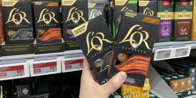 Kávové kapsle v supermarketu