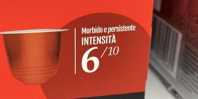 Detail krabičky kávových kapslí