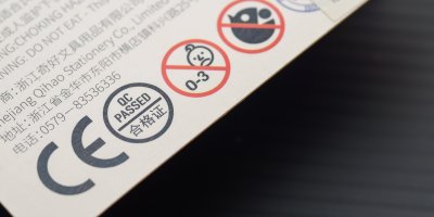 Zadní strana obalu hračky