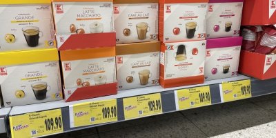 Kávové kapsle v supermarketu