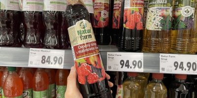 Ovocné sirupy v supermarketu