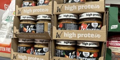Produkty s vyšším obsahem bílkovin v supermarketu