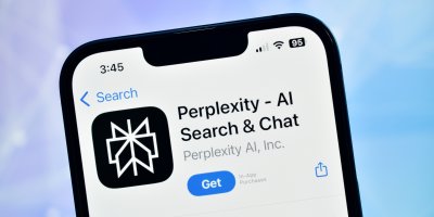 Aplikace Perplexity AI zobrazená na displeji chytrého telefonu