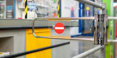 Zavřená pokladna v supermarketu