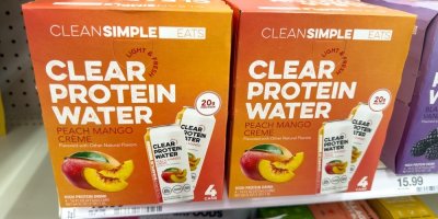 Proteinové nápoje v supermarketu