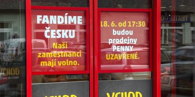 Dveře prodejny PENNY