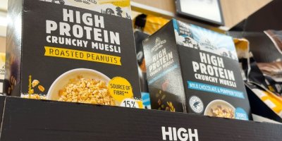 Proteinové müsli v supermarketu