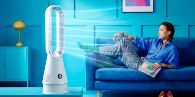Ventilátor v modrém obývacím pokoji