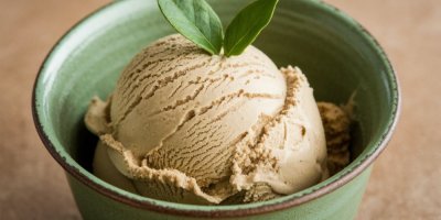 Zmrzlina s příchutí hojicha