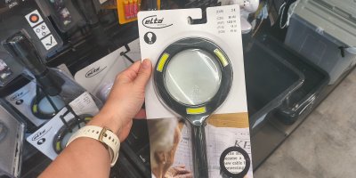 Lupa s LED světlem