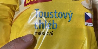 Balení toustového máslového chleba