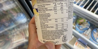 Etiketa na kelímku vanilkové zmrzliny