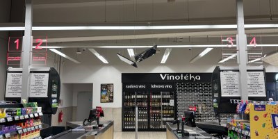 Zrcadla v sekci pokladen