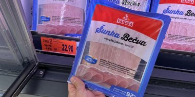 Balení šunky v rukou