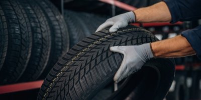 Automechanik s pneumatikou