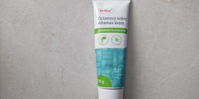 Octanový krém v produktovém obalu