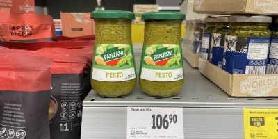 Bazalkové pesto v supermarketu