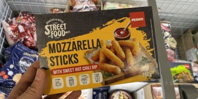 Balené mozzarella sticks v supermarketu