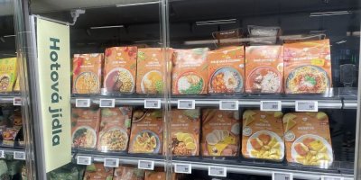 Hotová balená jídla v supermarketu