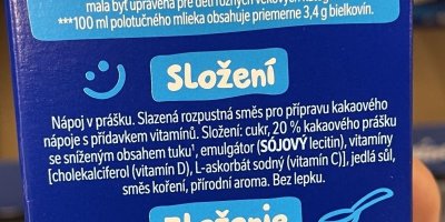 Etiketa na obalu kakaového nápoje v prášku