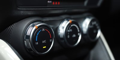 Ovládací kolečka klimatizace v autě