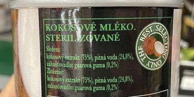 Etiketa na plechovce kokosového mléka