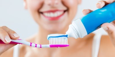 Ke správnému čištění zubů nestačí ani sebelepší zubní kartáček