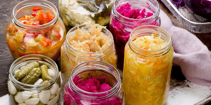 Vitamínová bomba, která chutná: Kvašenou zeleninu si doma vyrobíte už za 3 dny. Nakopne imunitu a pomůže trávení