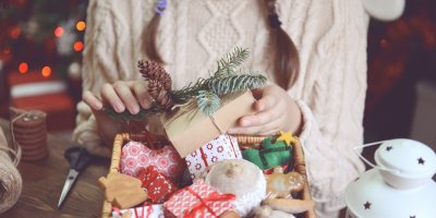 Zabavte děti kreativní činností a vytvořte spolu vánoční dárky